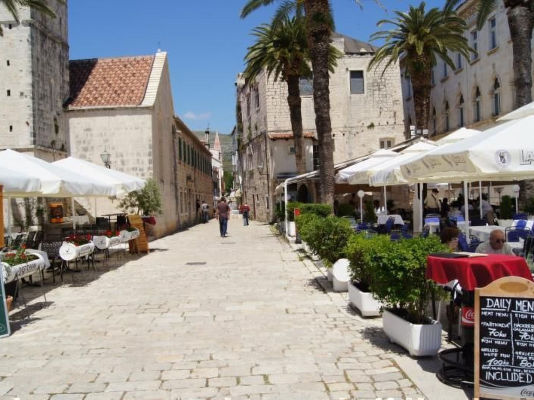 Wohnung mit Grill, Terrasse und Garten-Drinnen