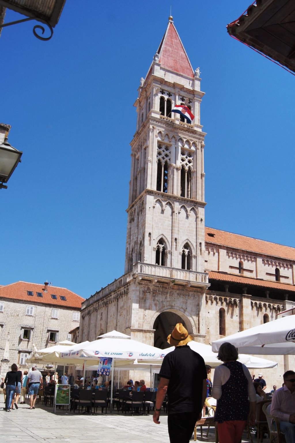Wohnung mit Grill, Terrasse und Garten-Drinnen