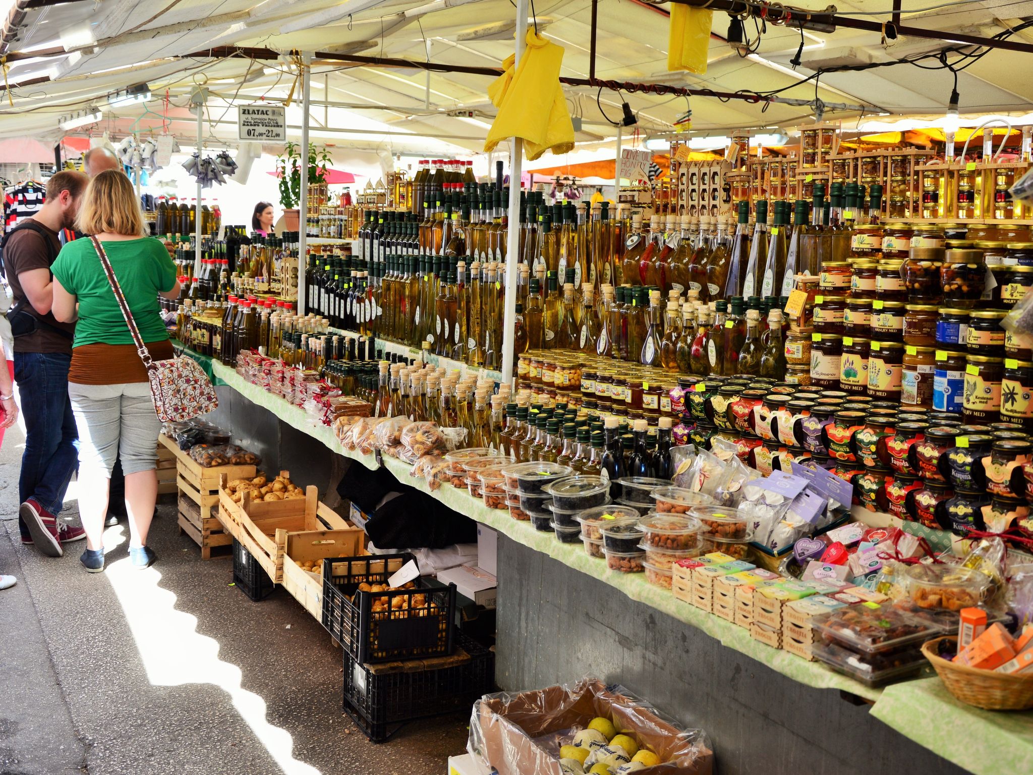 Wohnung mit Grill, Terrasse und Garten-Drinnen