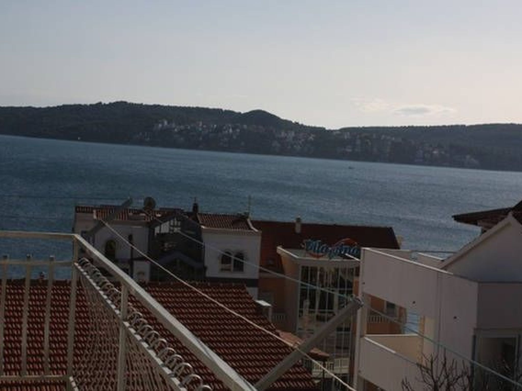 Wohnung in Seget Donji mit Grill und Garten