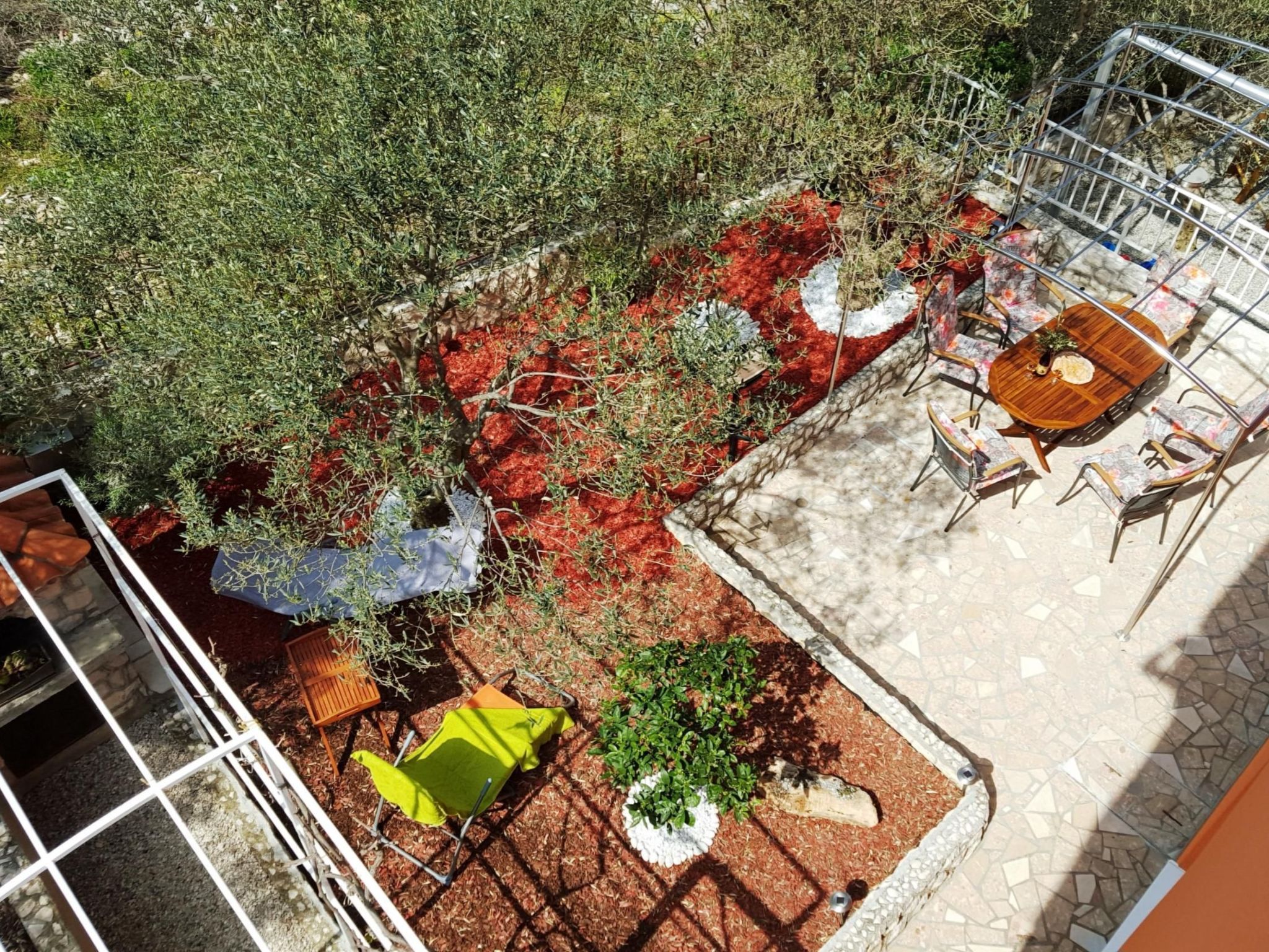 Erdgeschosswohnung mit viel Komfort und Terrasse-Drinnen