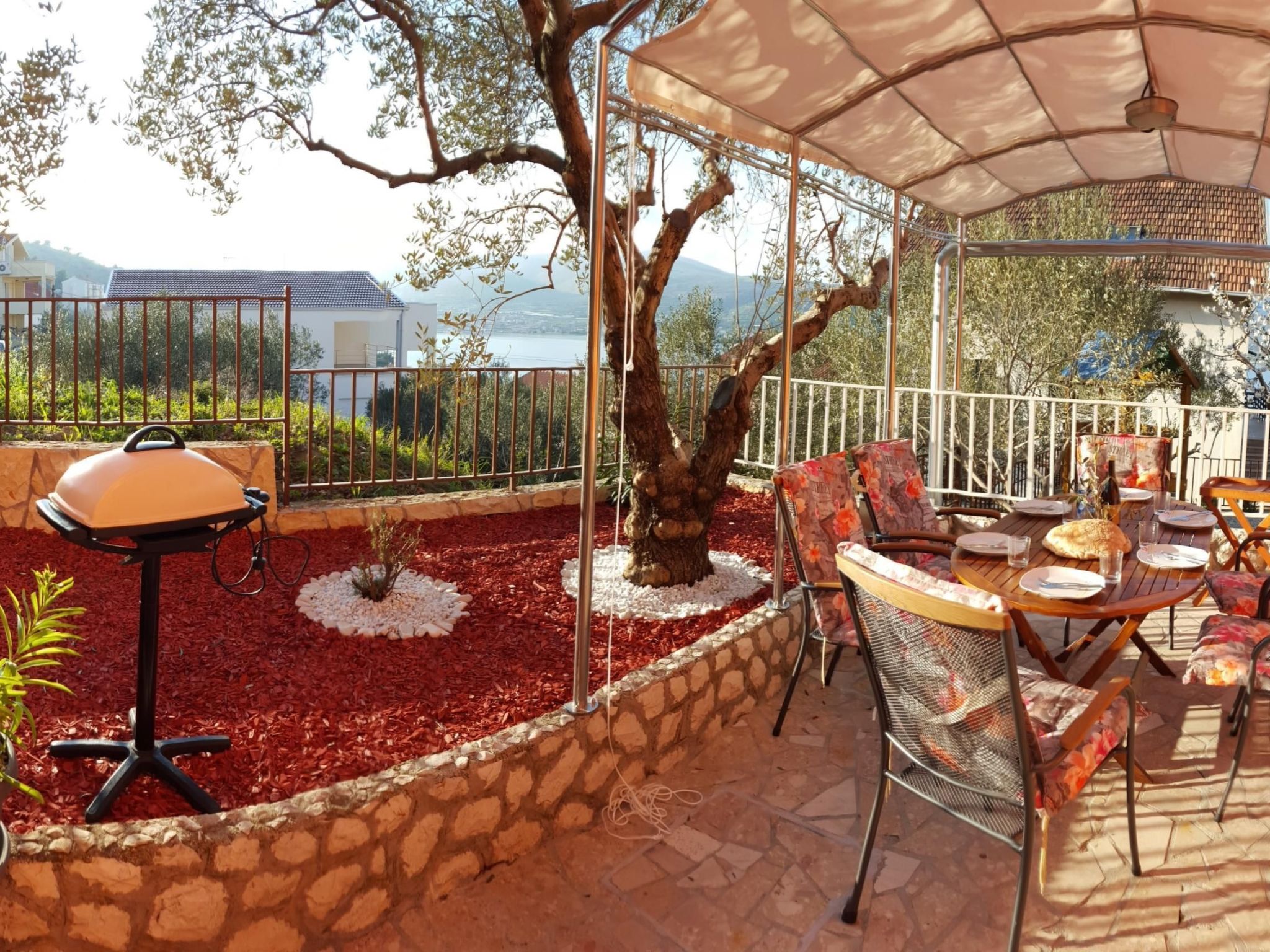 Erdgeschosswohnung mit viel Komfort und Terrasse-Drinnen