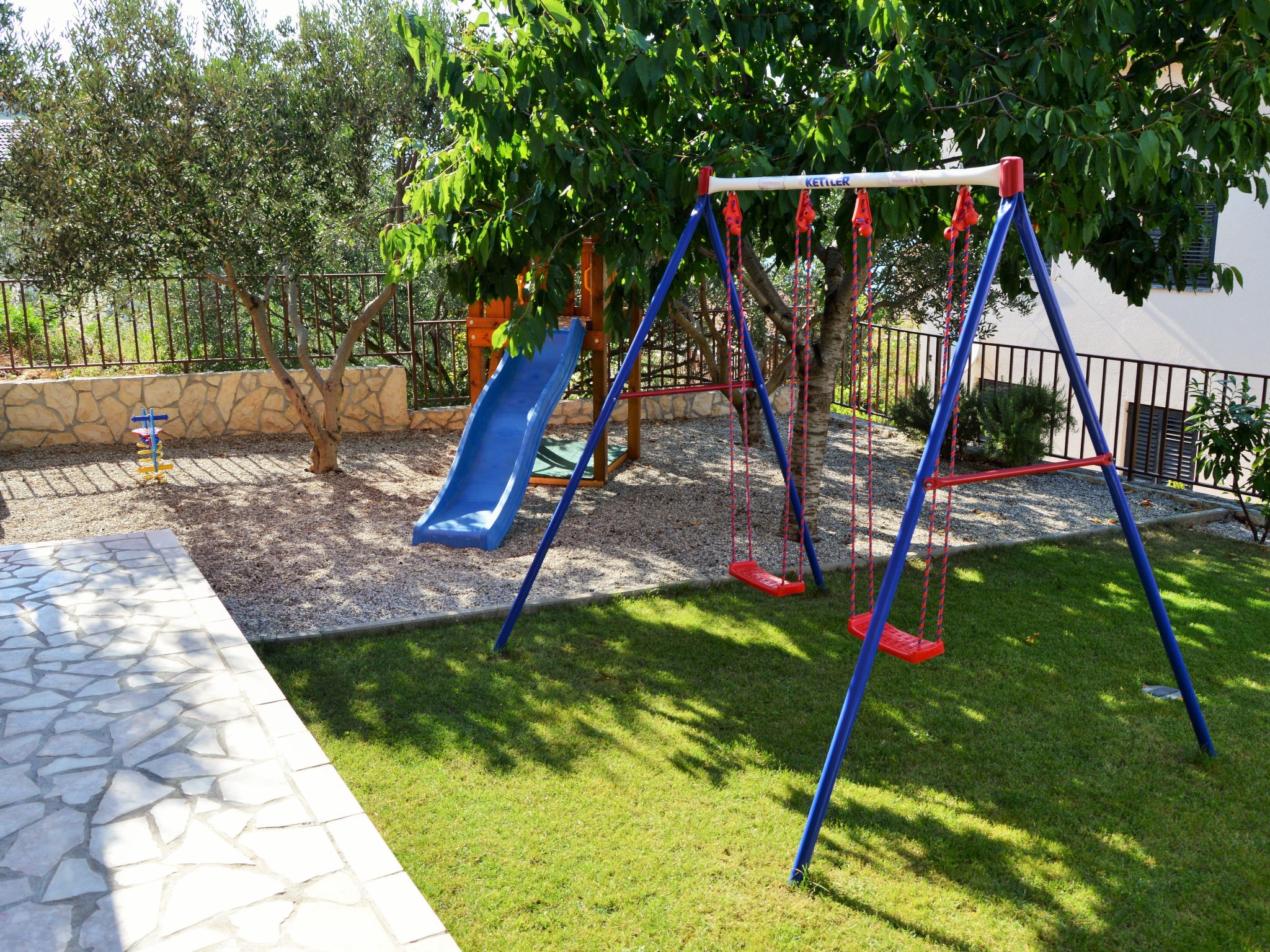 Erdgeschosswohnung mit viel Komfort und Terrasse-Drinnen