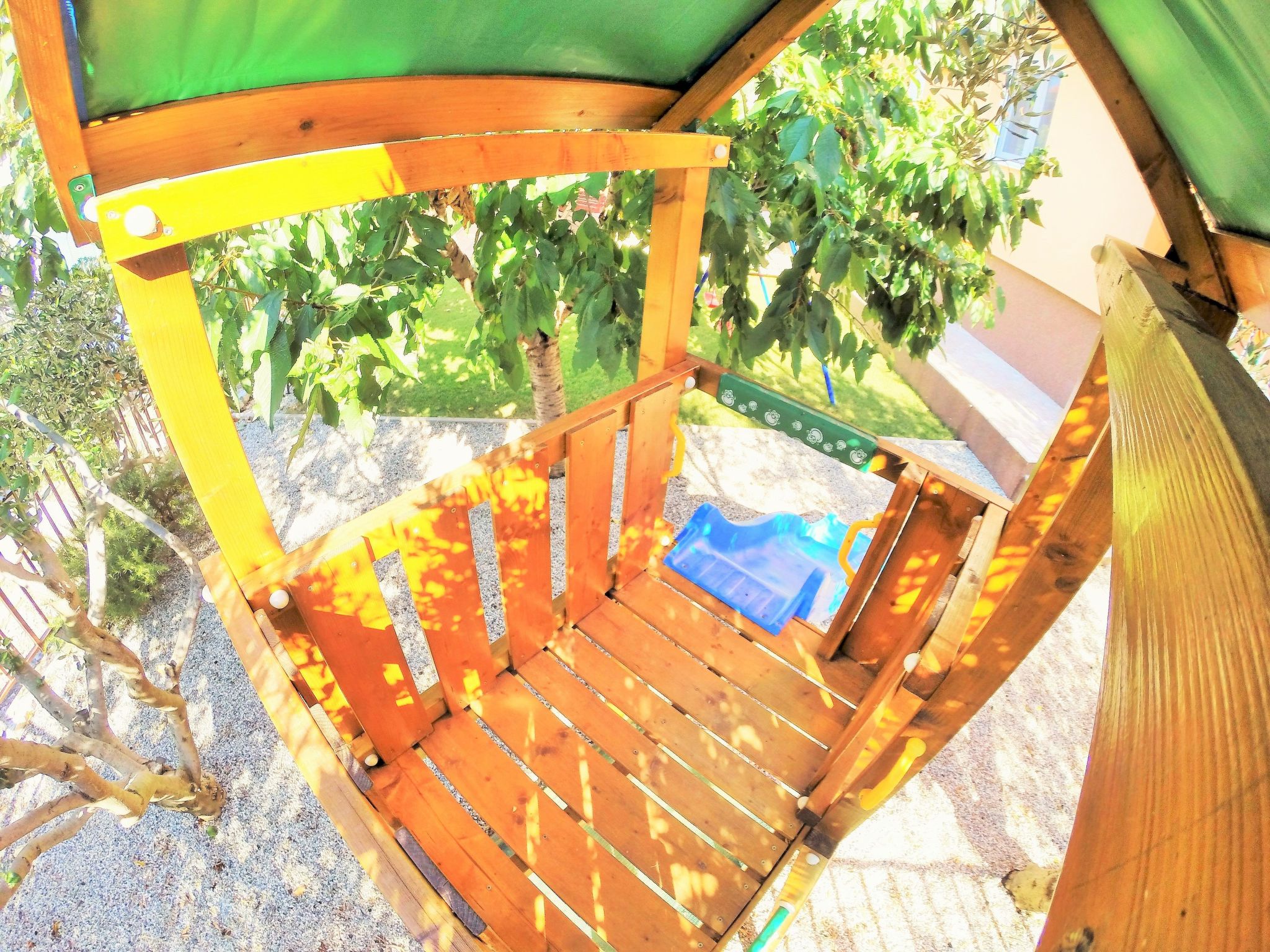 Erdgeschosswohnung mit viel Komfort und Terrasse-Drinnen