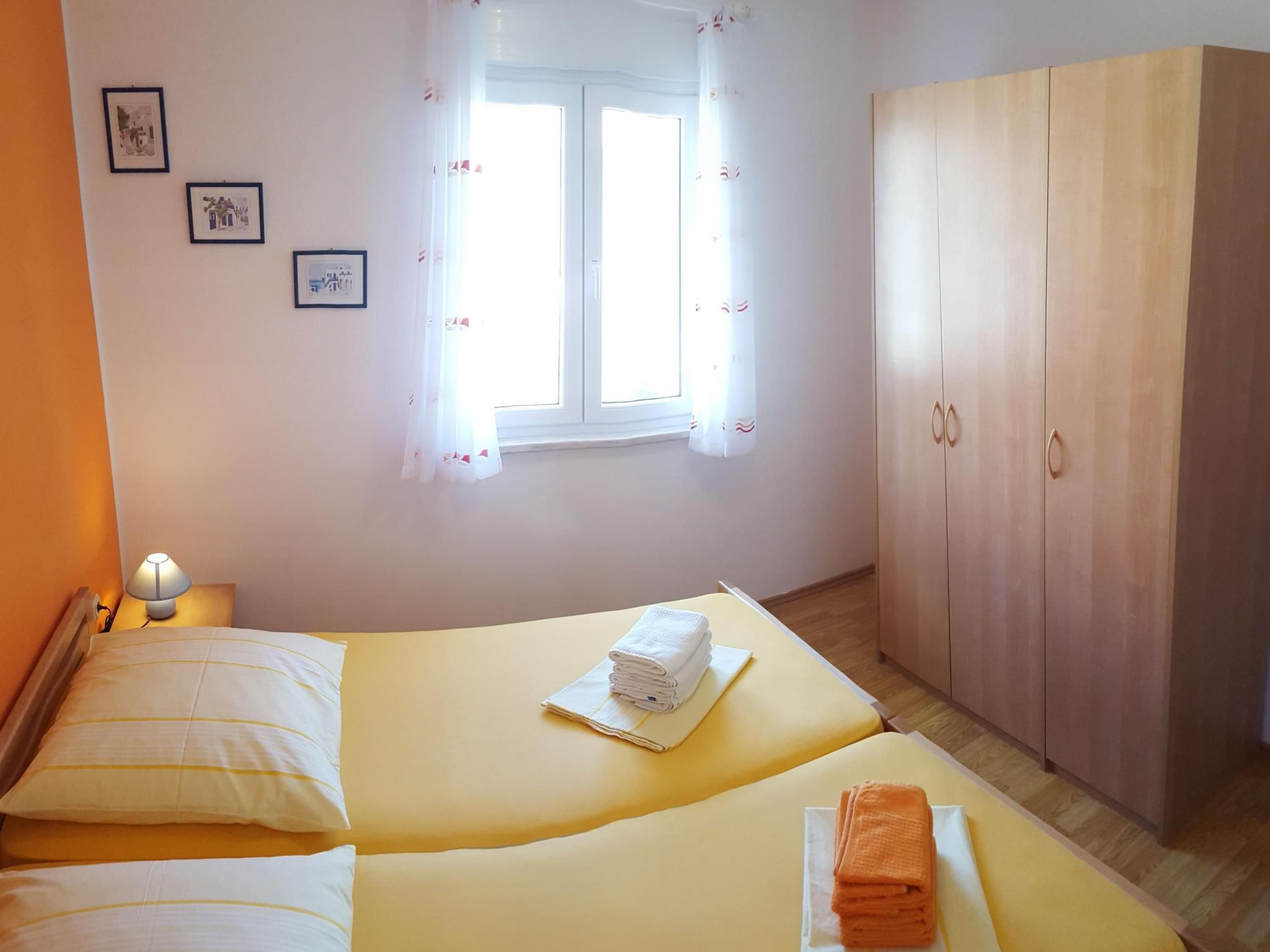 Erdgeschosswohnung mit viel Komfort und Terrasse-Drinnen