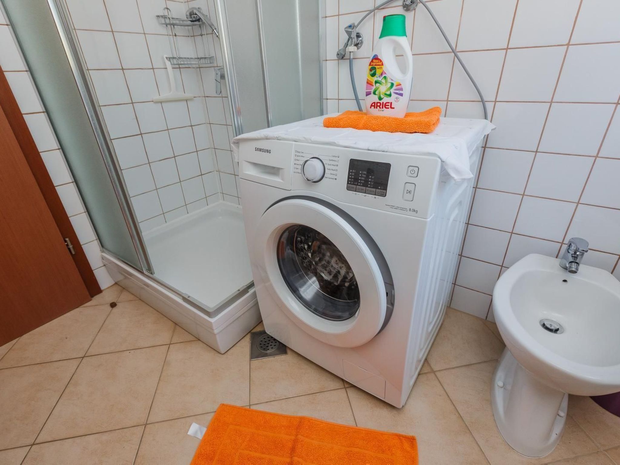 Erdgeschosswohnung mit viel Komfort und Terrasse-Drinnen