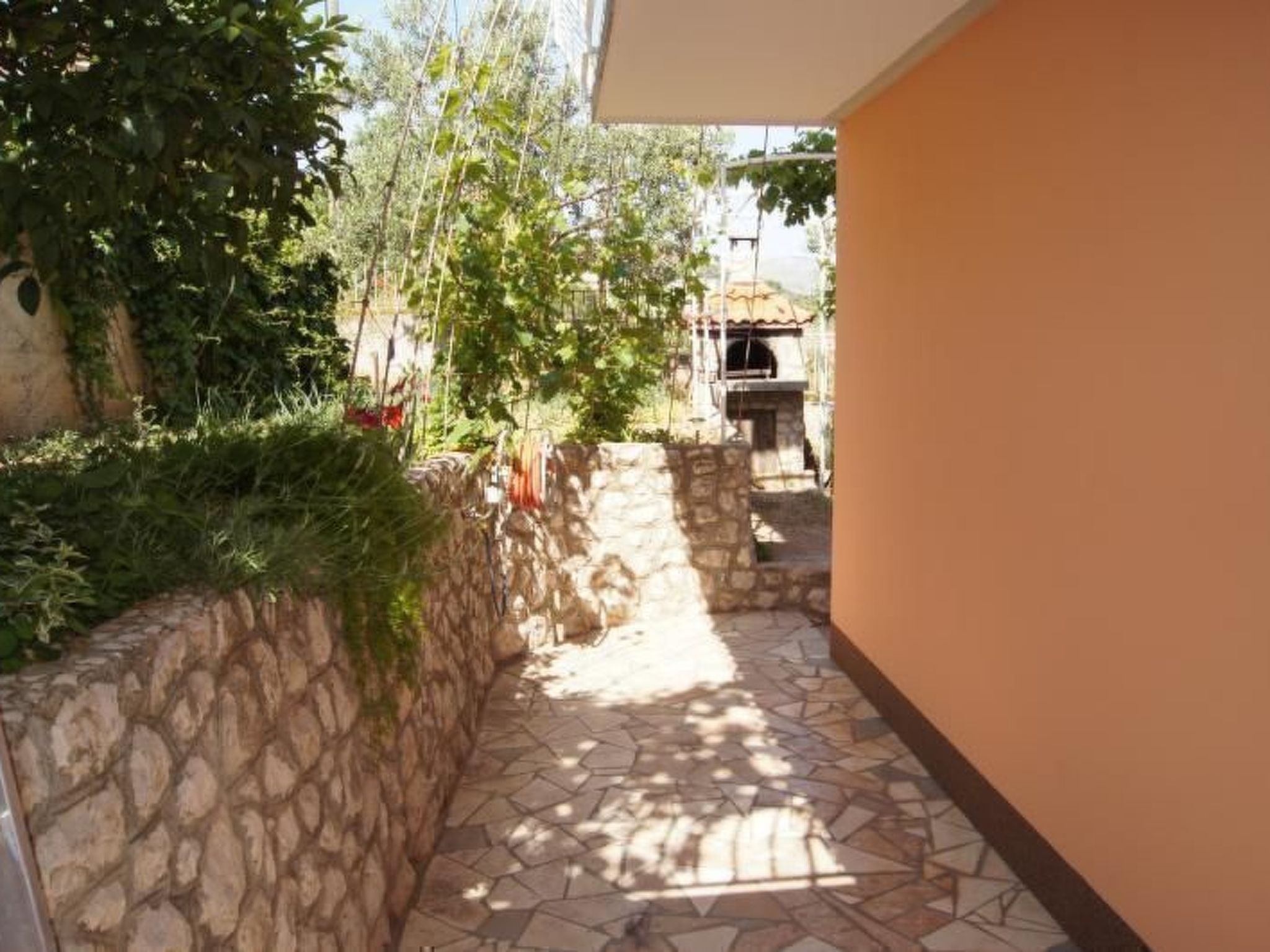 Erdgeschosswohnung mit viel Komfort und Terrasse-Drinnen