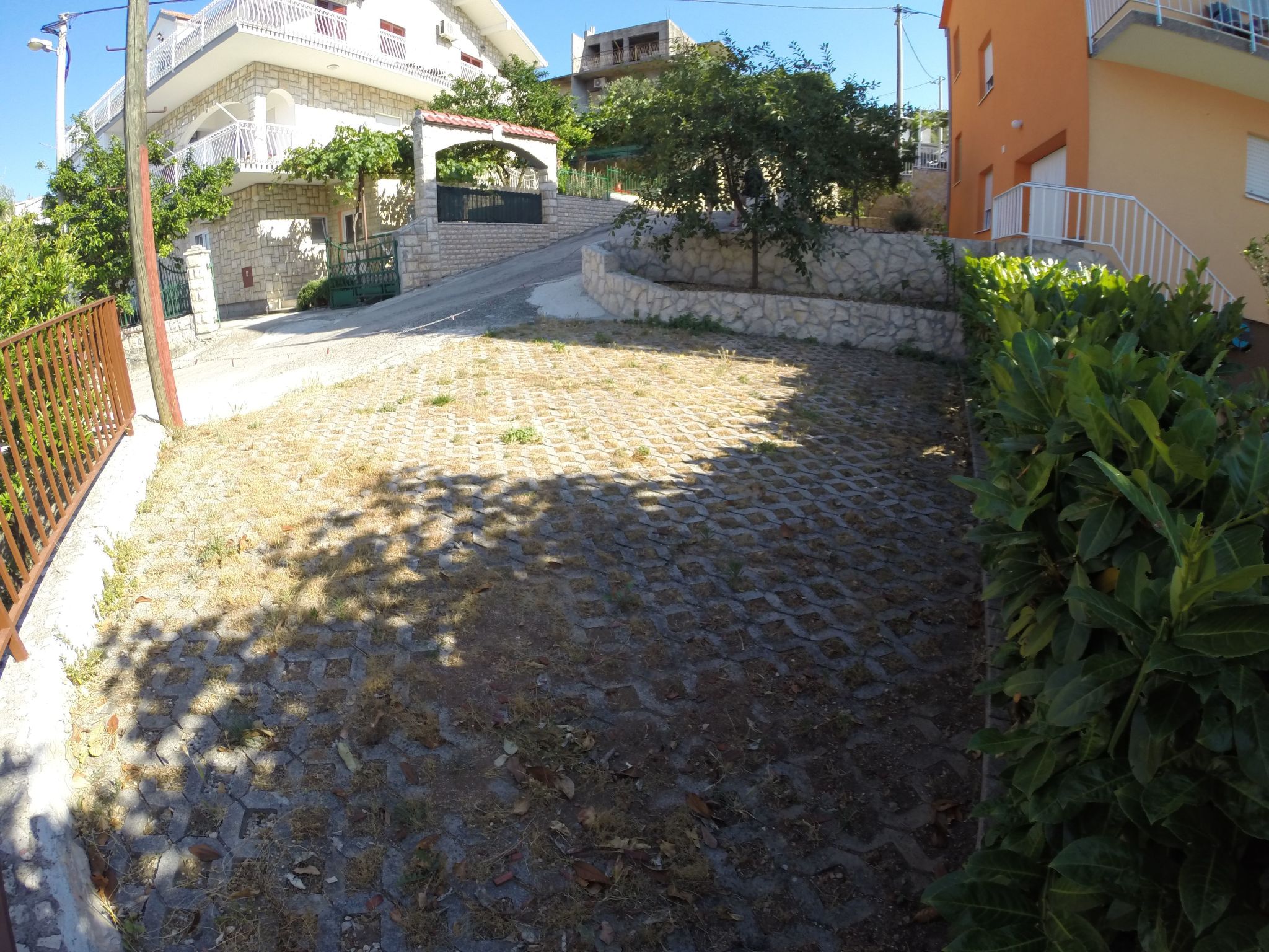 Erdgeschosswohnung mit viel Komfort und Terrasse