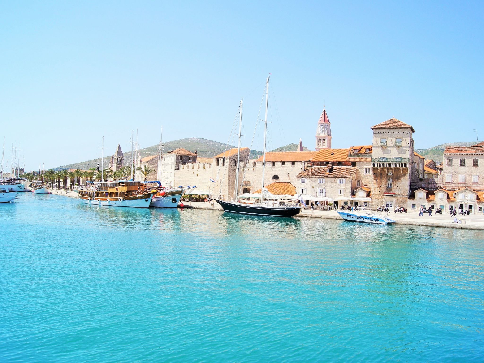 Erdgeschosswohnung mit viel Komfort und Terrasse-Drinnen