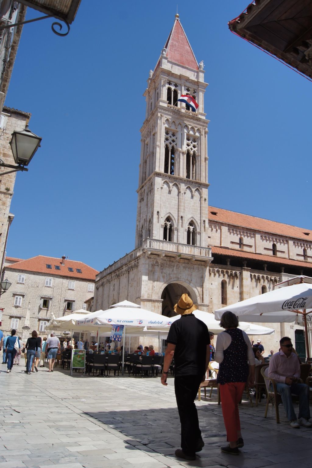 Erdgeschosswohnung mit viel Komfort und Terrasse-Drinnen