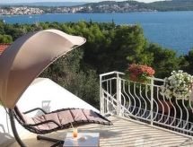 Trogir Yellow House A1