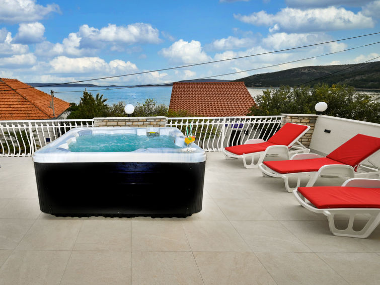 Search and Stay destination Seget Vranjica, Splitsko-dalmatinska županija - Croatia from AU$ 472. Tešija