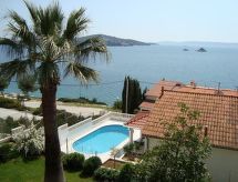 Vrijstaande villa met privé verwarmd zwembad op 30m van zee in Trogir - thumbnail 5