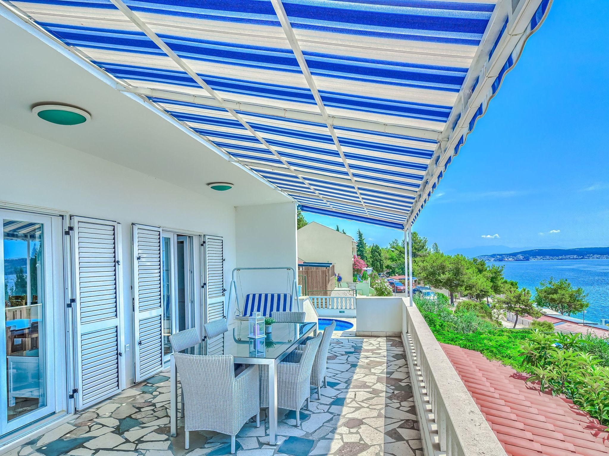 Mit Terrasse, Pool und Strandzugang