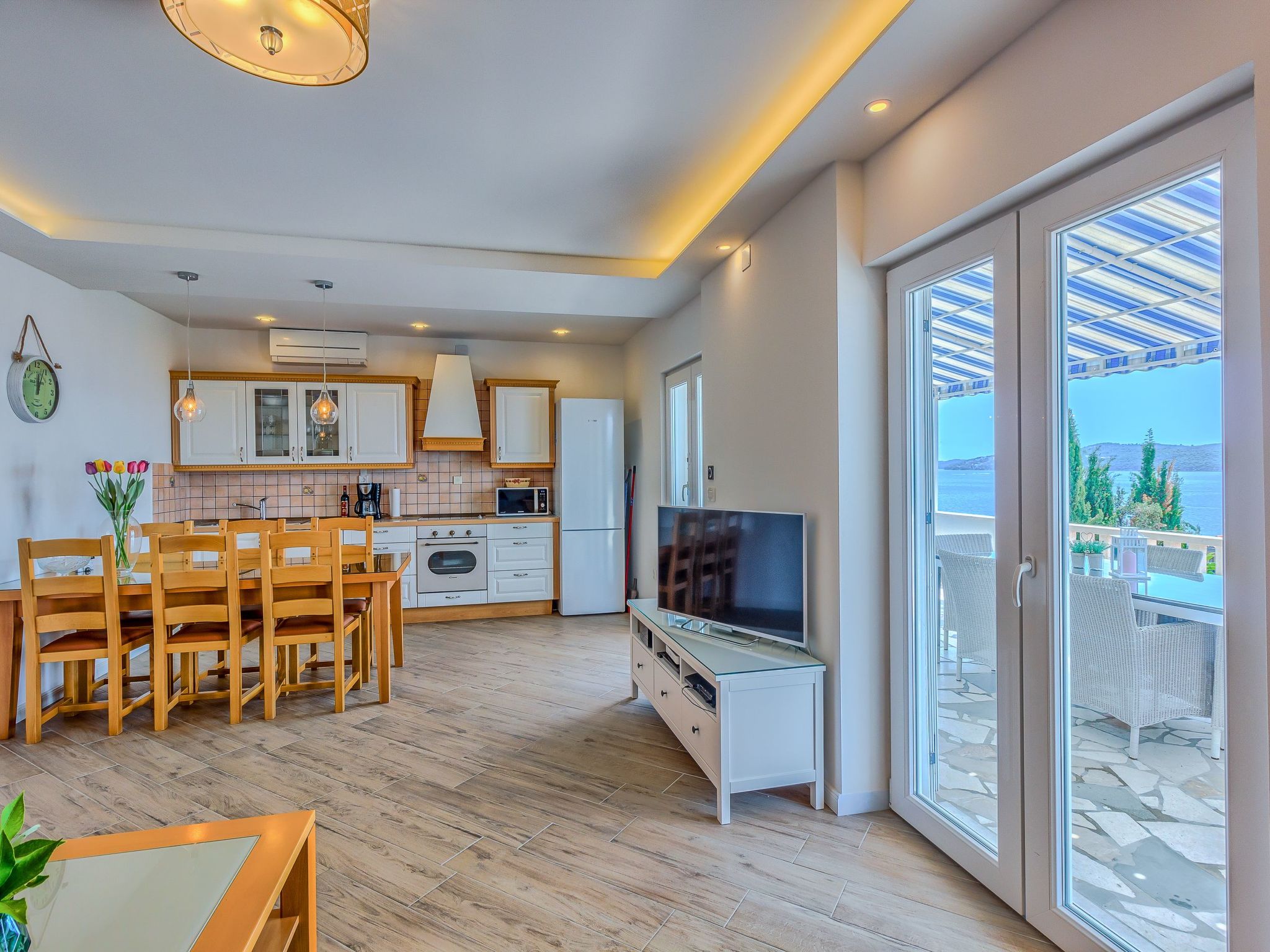 Mit Terrasse, Pool und Strandzugang - Image-tags.info