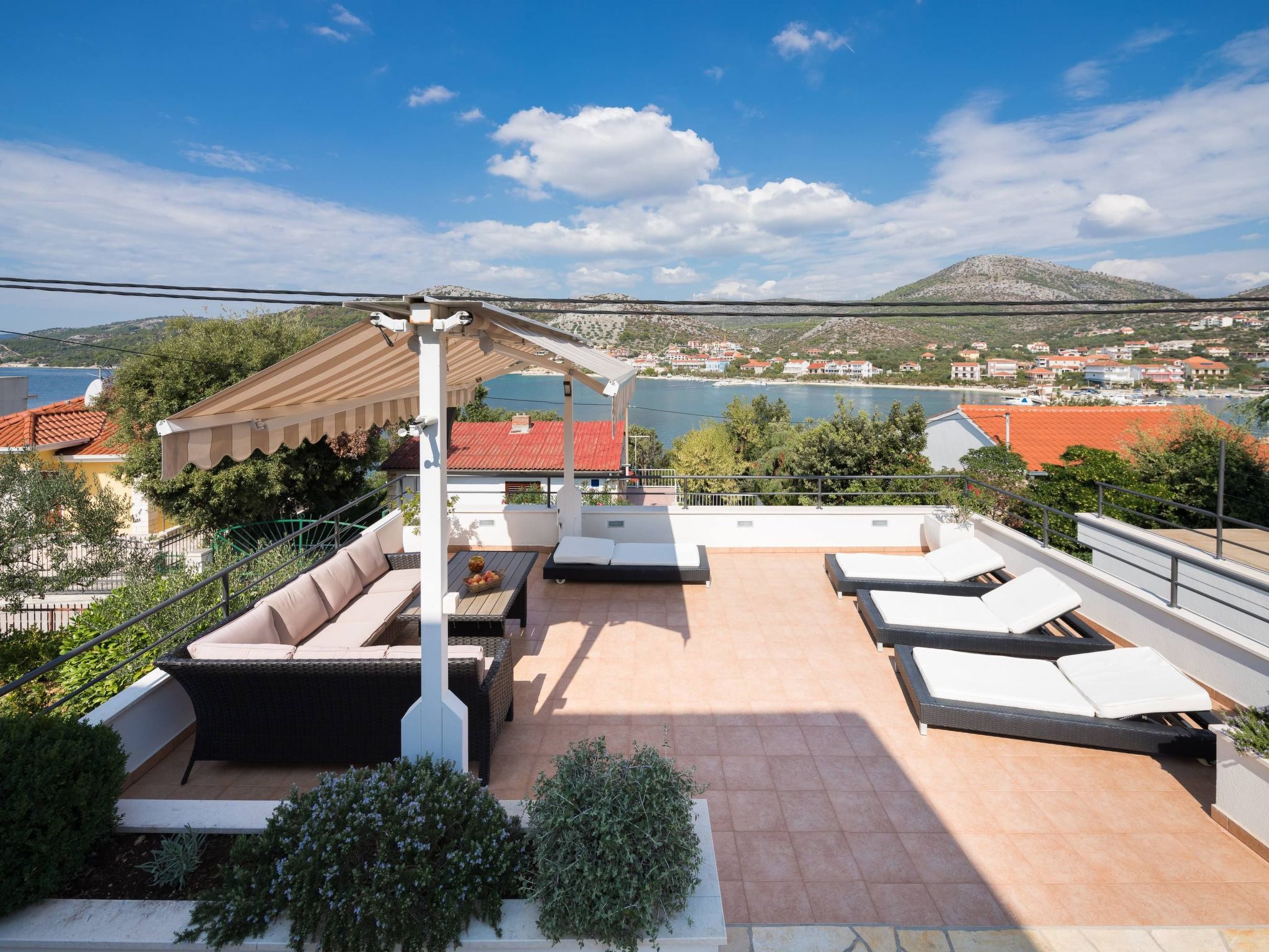 "Villa Silvio" mit Blick auf das Wasser-Inside