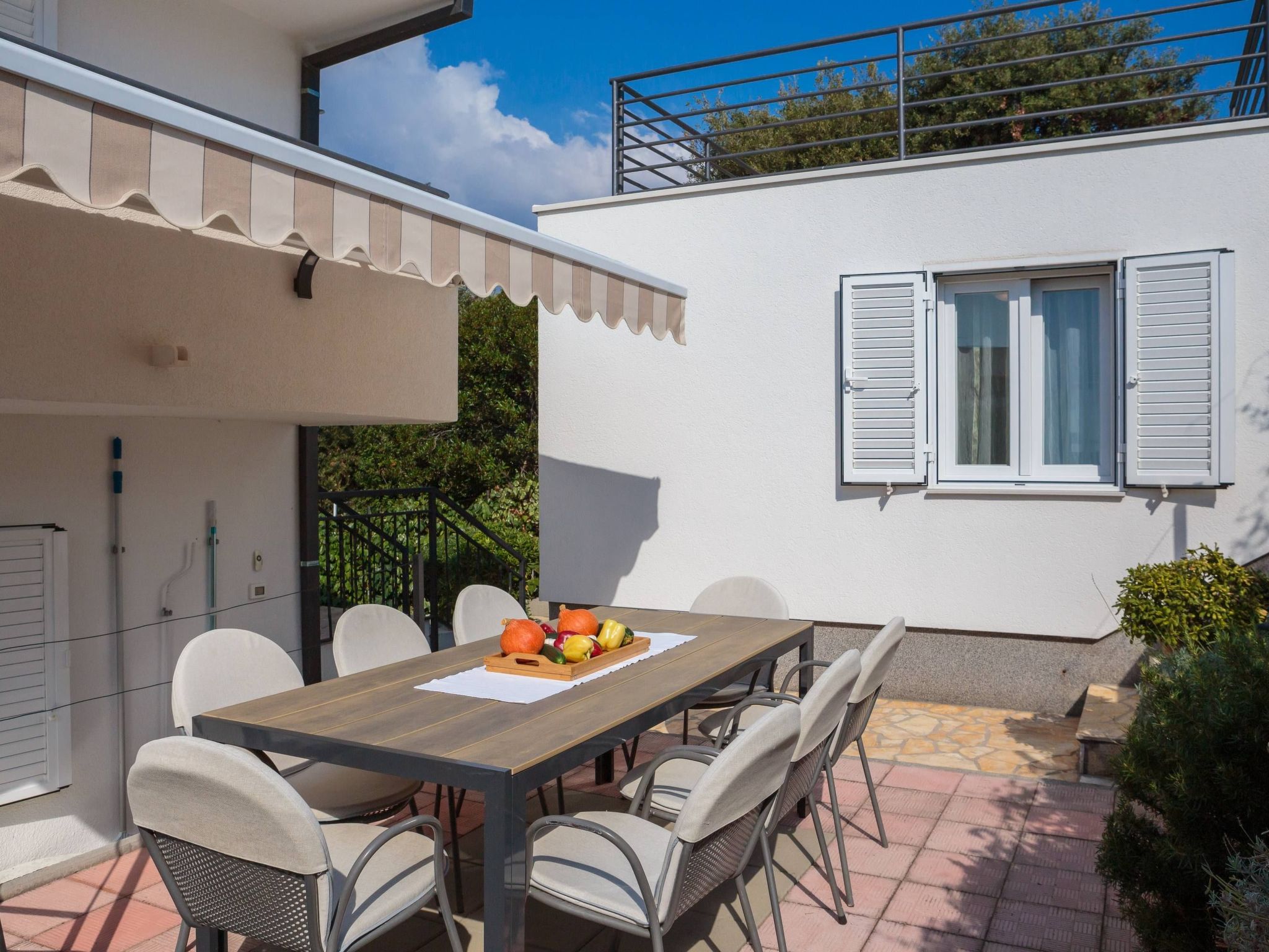 "Villa Silvio" mit Blick auf das Wasser-Image-tags.info