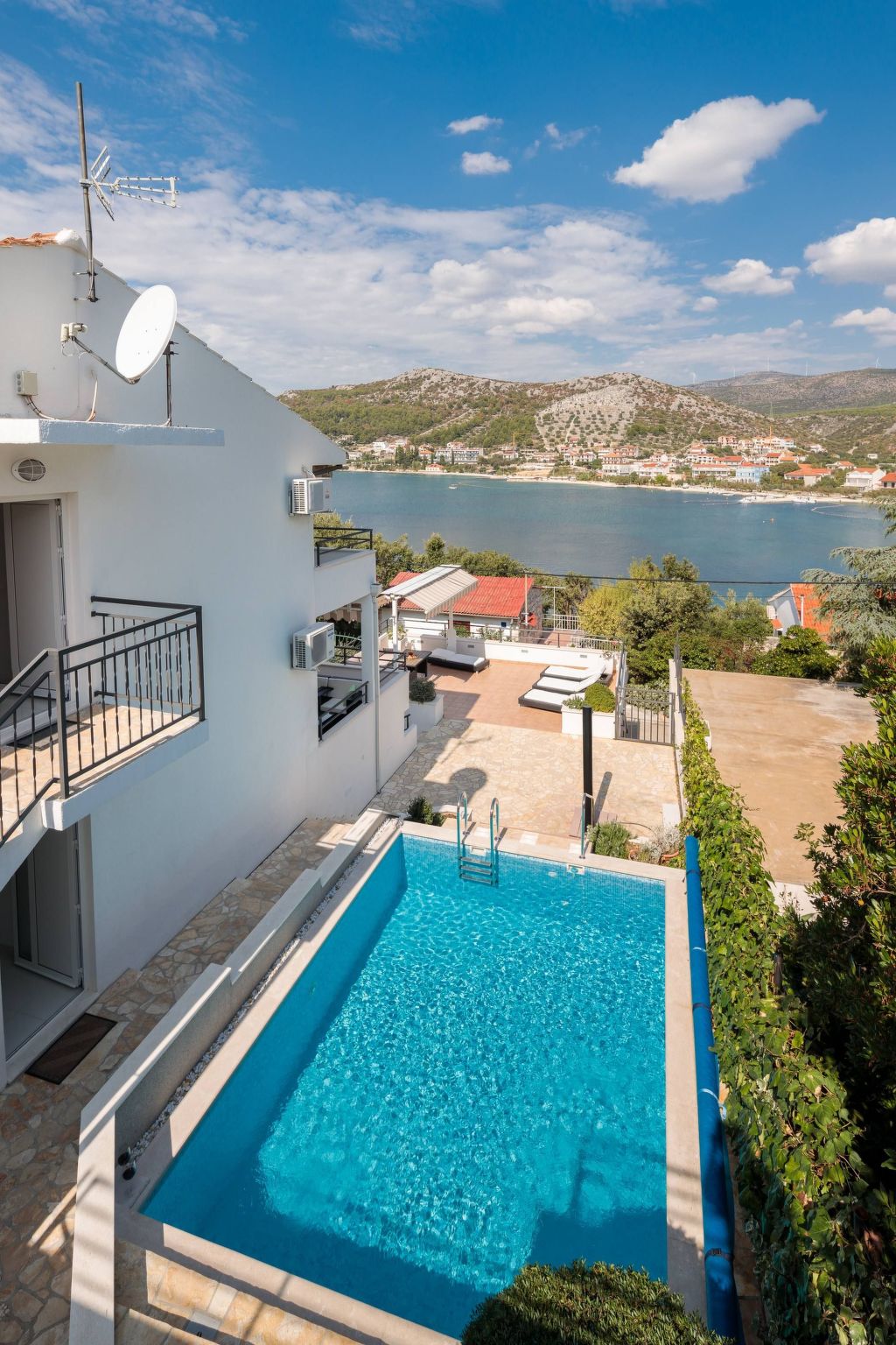 "Villa Silvio" mit Blick auf das Wasser-Outside
