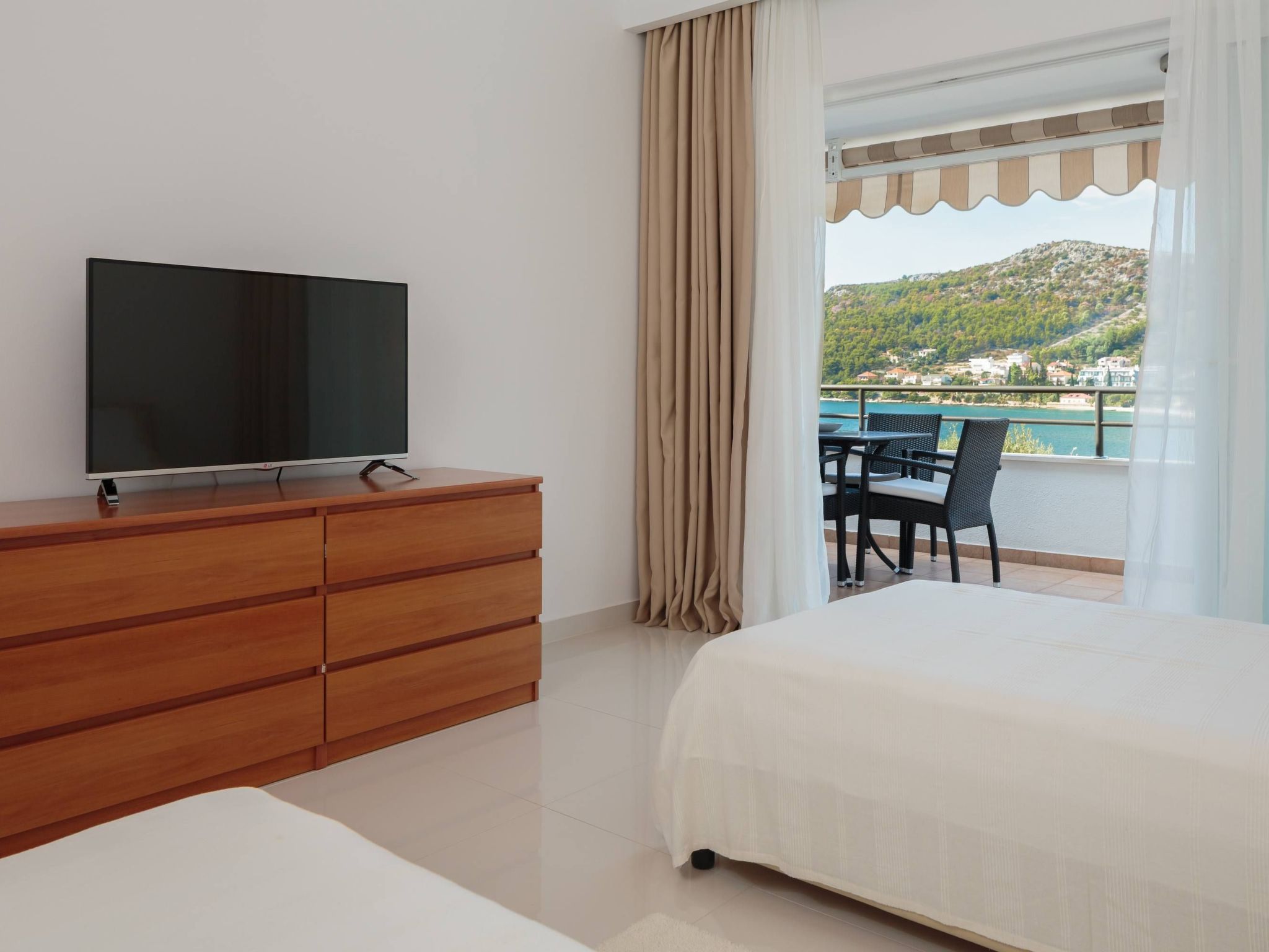 "Villa Silvio" mit Blick auf das Wasser-Inside