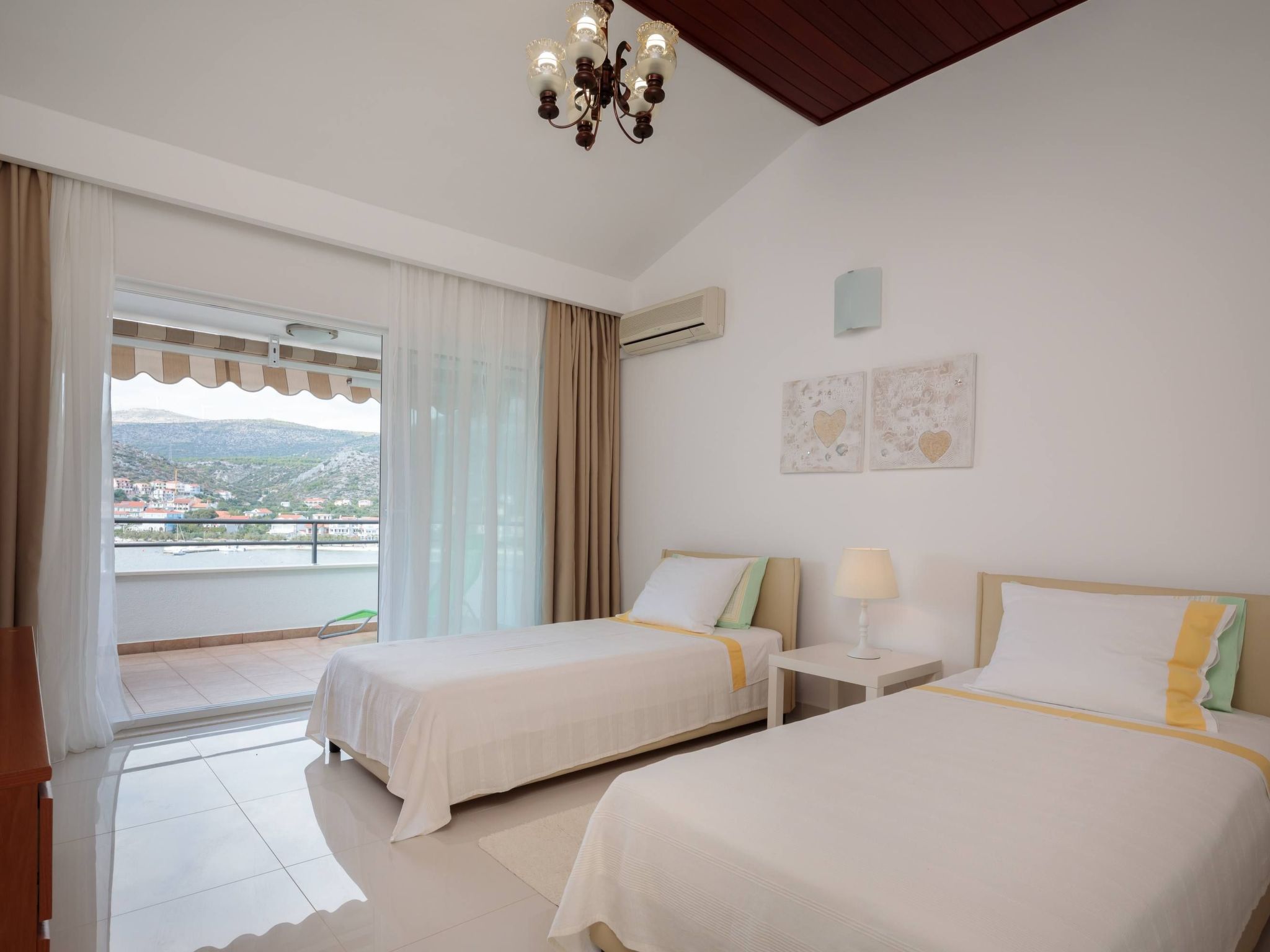 "Villa Silvio" mit Blick auf das Wasser-Inside