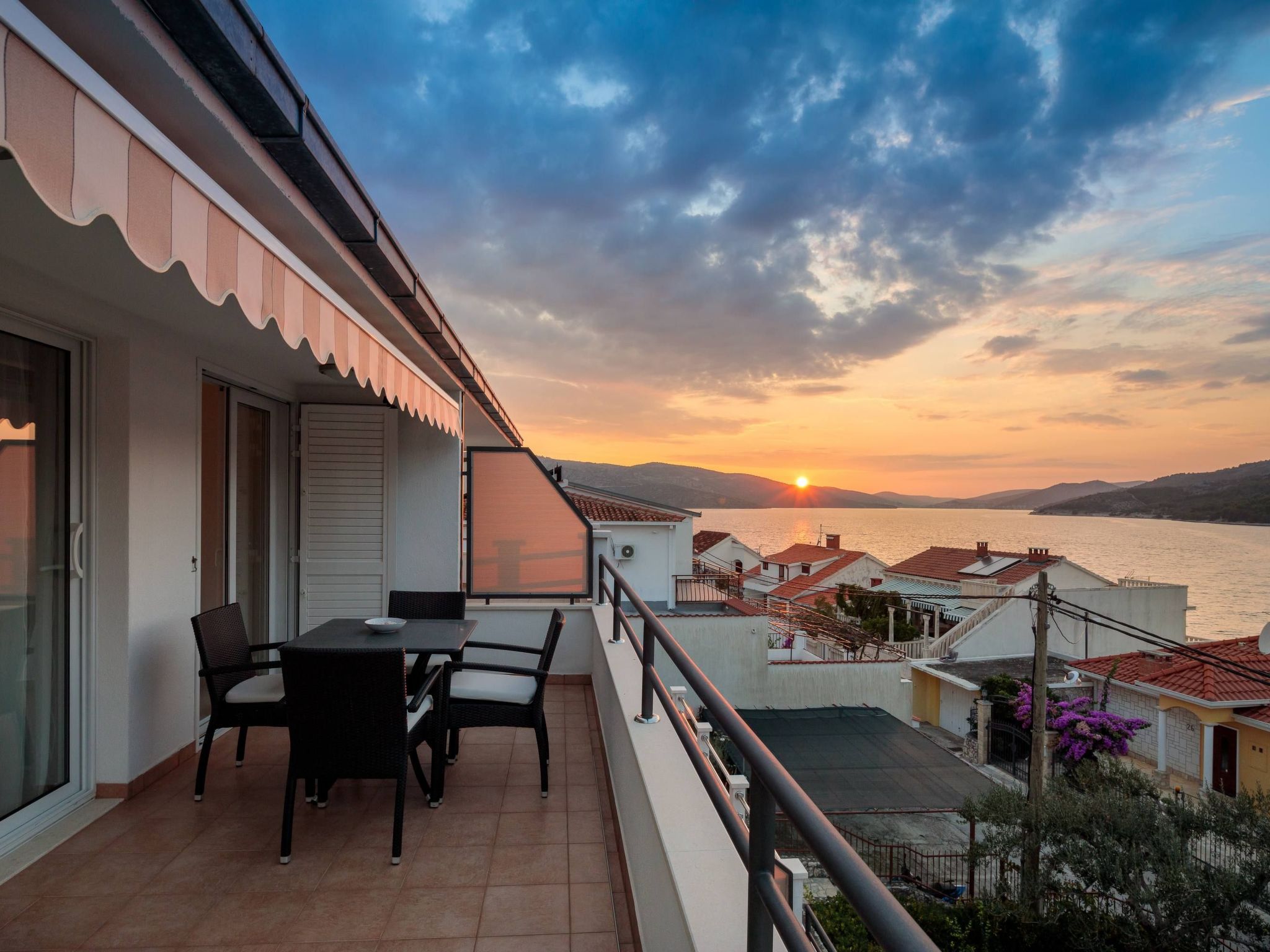 "Villa Silvio" mit Blick auf das Wasser-Outside