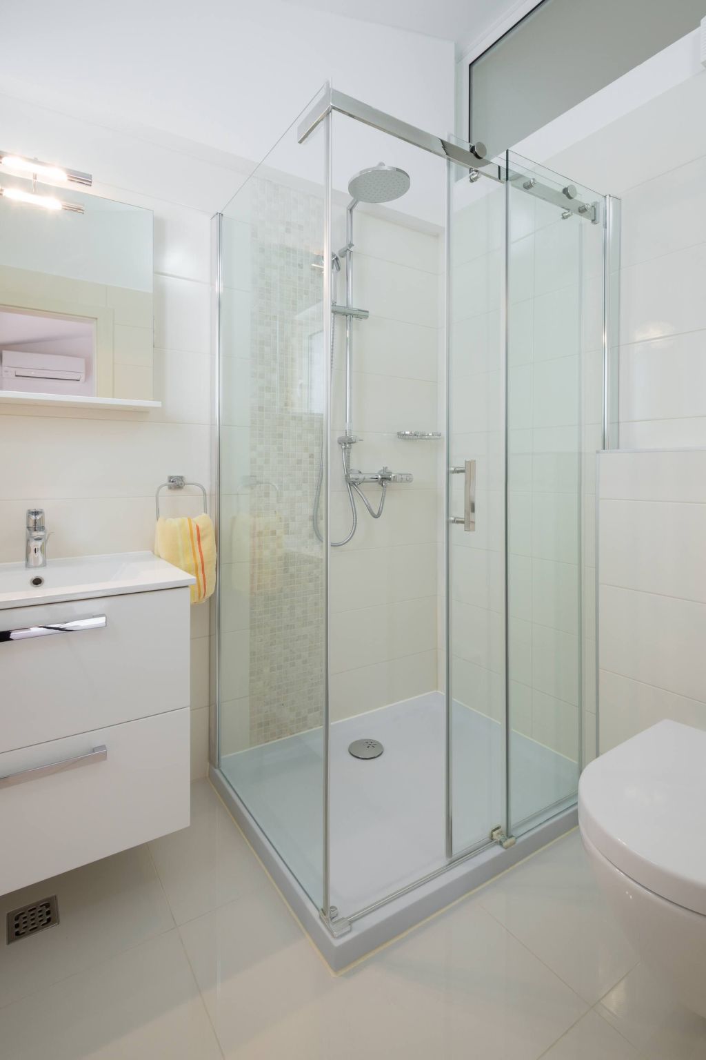 "Villa Silvio" mit Blick auf das Wasser-Inside