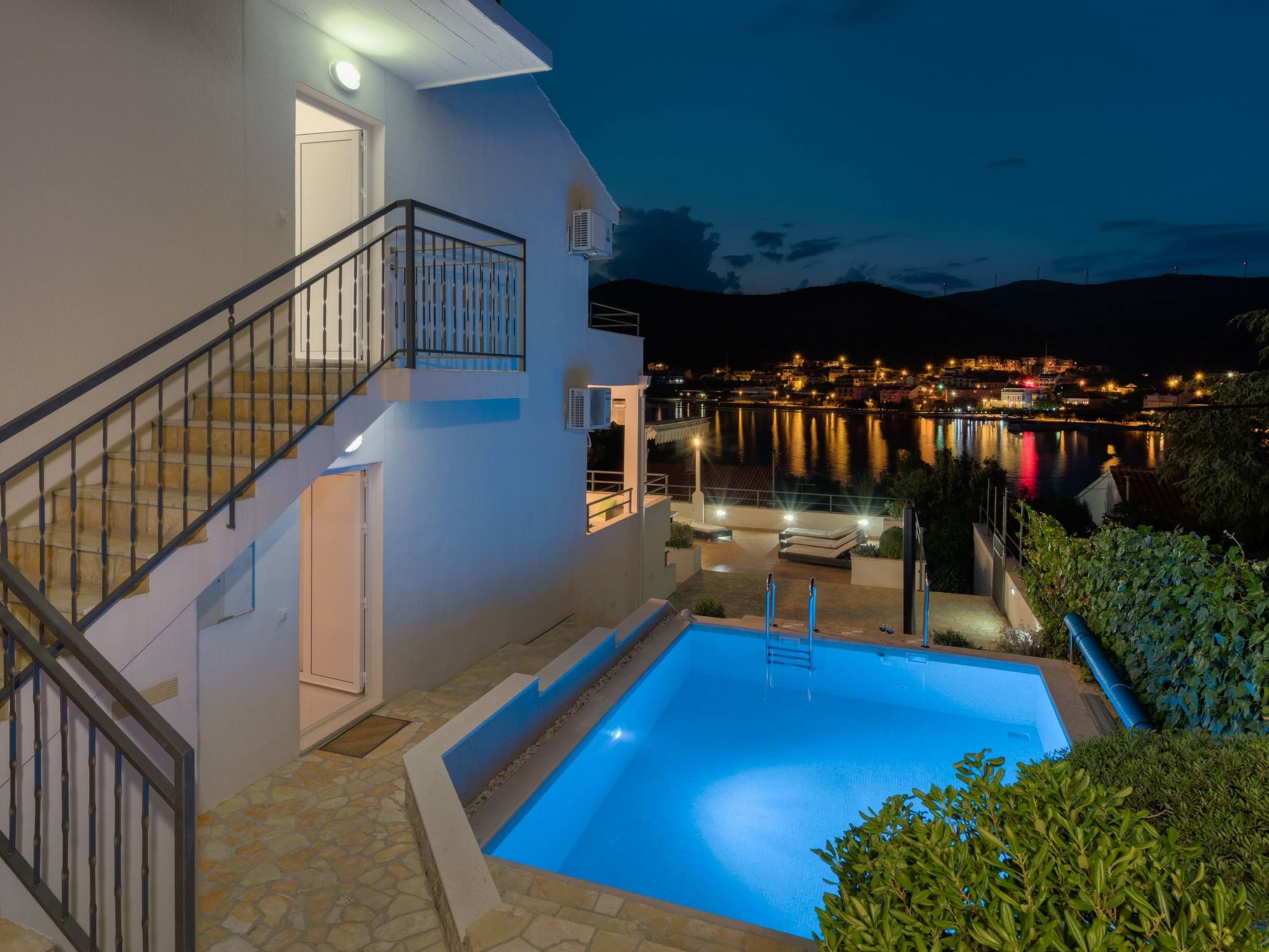 "Villa Silvio" mit Blick auf das Wasser-Outside