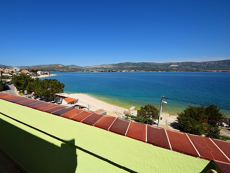 3-persoons appartement met zeezicht in het centrum van Arbanija in Arbanija