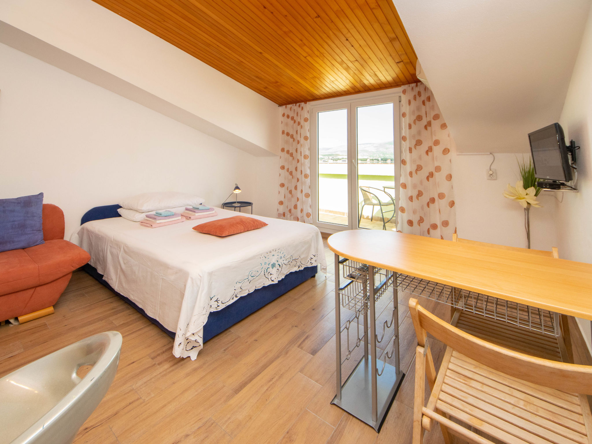 Zonnig appartement aan zee in Arbanija met uitzicht op de Adriatische kust - foto 6