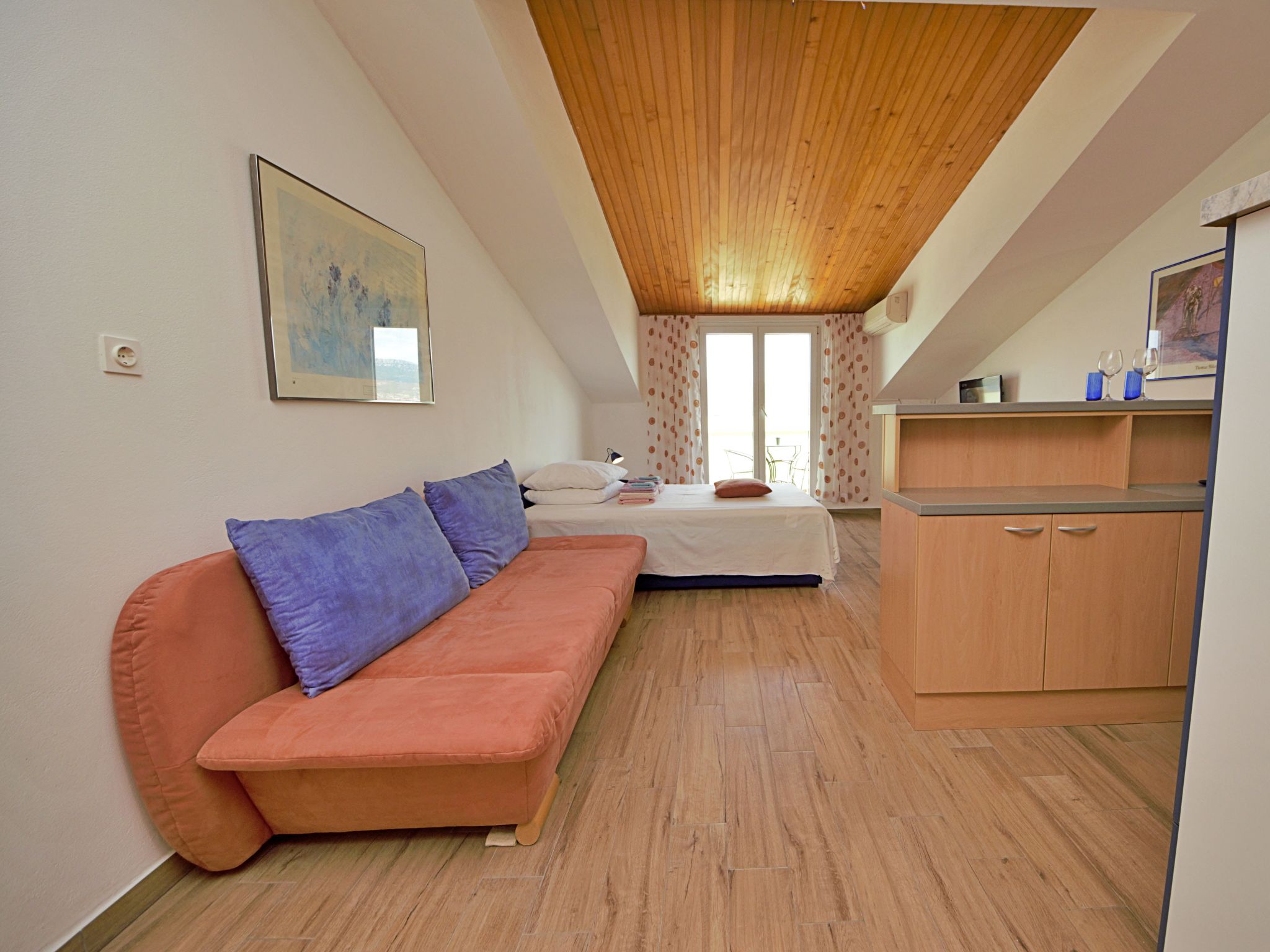 Zonnig appartement aan zee in Arbanija met uitzicht op de Adriatische kust - foto 11