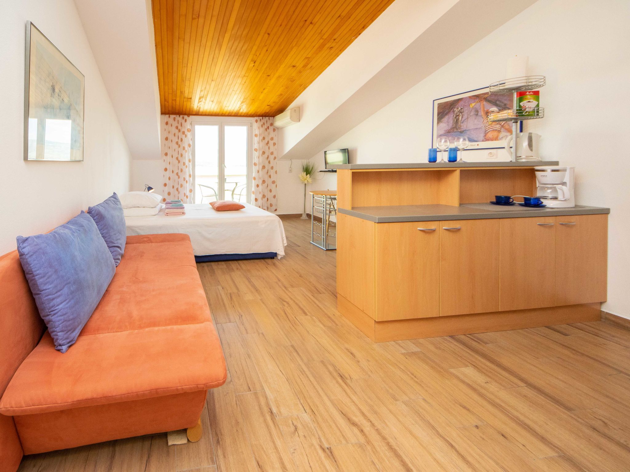 Zonnig appartement aan zee in Arbanija met uitzicht op de Adriatische kust - foto 7