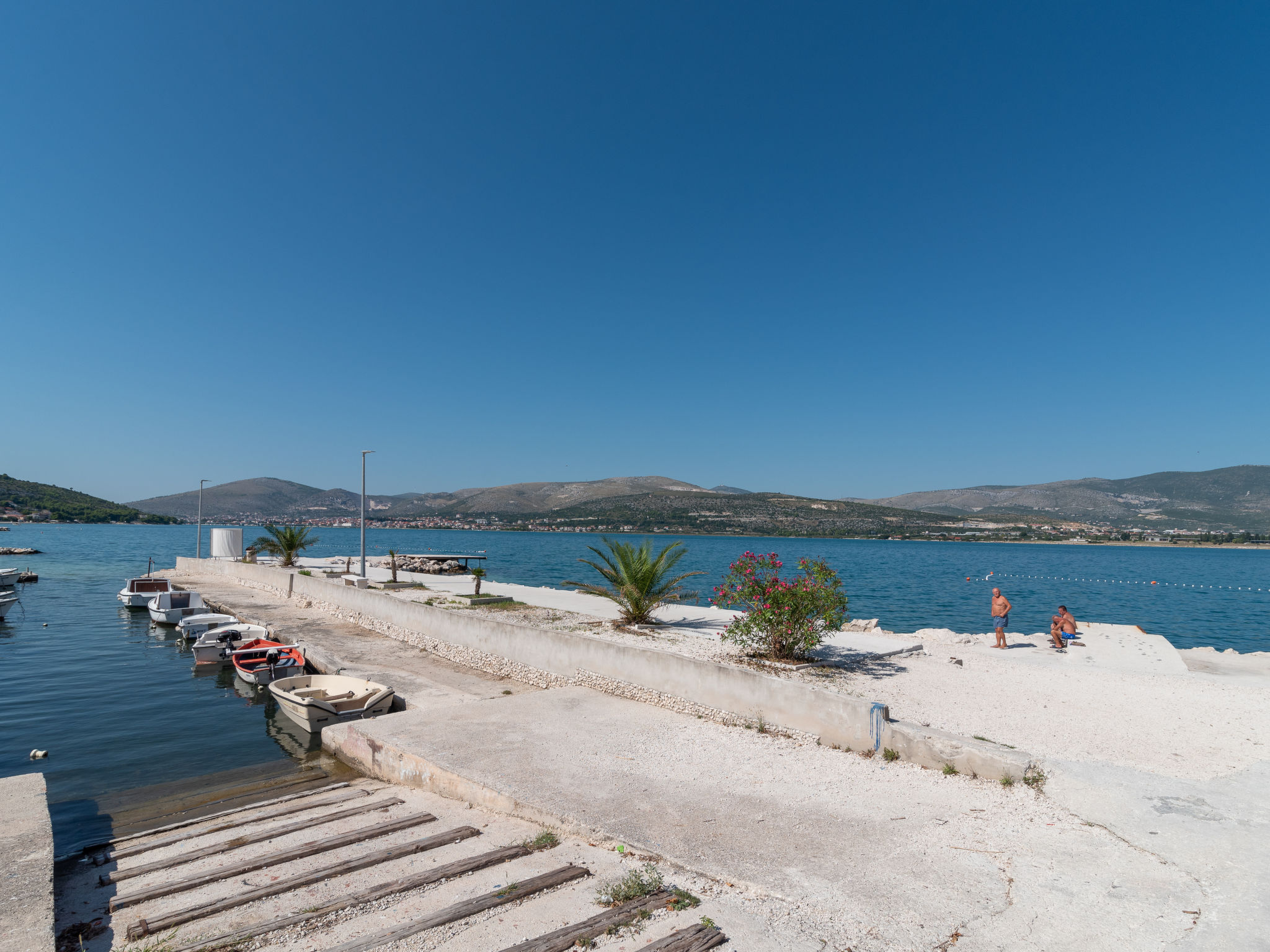 Zonnig appartement aan zee in Arbanija met uitzicht op de Adriatische kust - foto 19