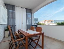 Appartement Anita: Balkon aan Zee in Trogir/Arbanija voor 5 personen - thumbnail 2