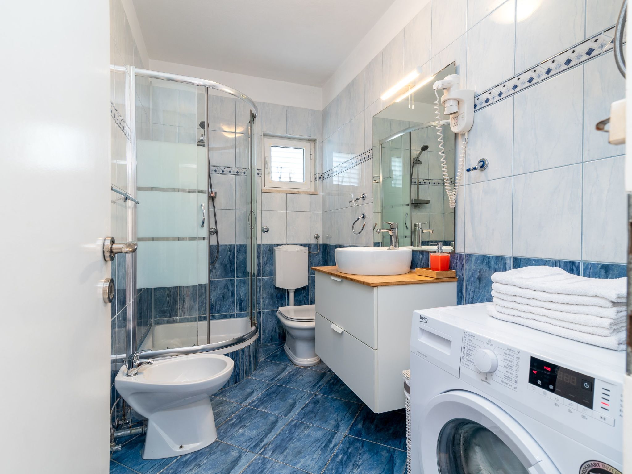 Wohnung Anita mit großem Balkon und Meerblick-Image-tags.info