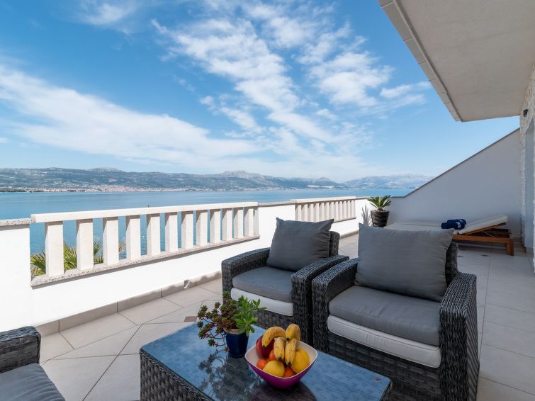 Appartement aan zee in Trogir/Arbanija voor 5 personen in Arbanija