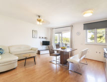 Appartement Anđa: Zonovergoten vakantie aan zee in Slatine, vlakbij Trogir - thumbnail 5