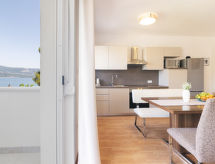 Appartement Anđa: Zonovergoten vakantie aan zee in Slatine, vlakbij Trogir - thumbnail 2