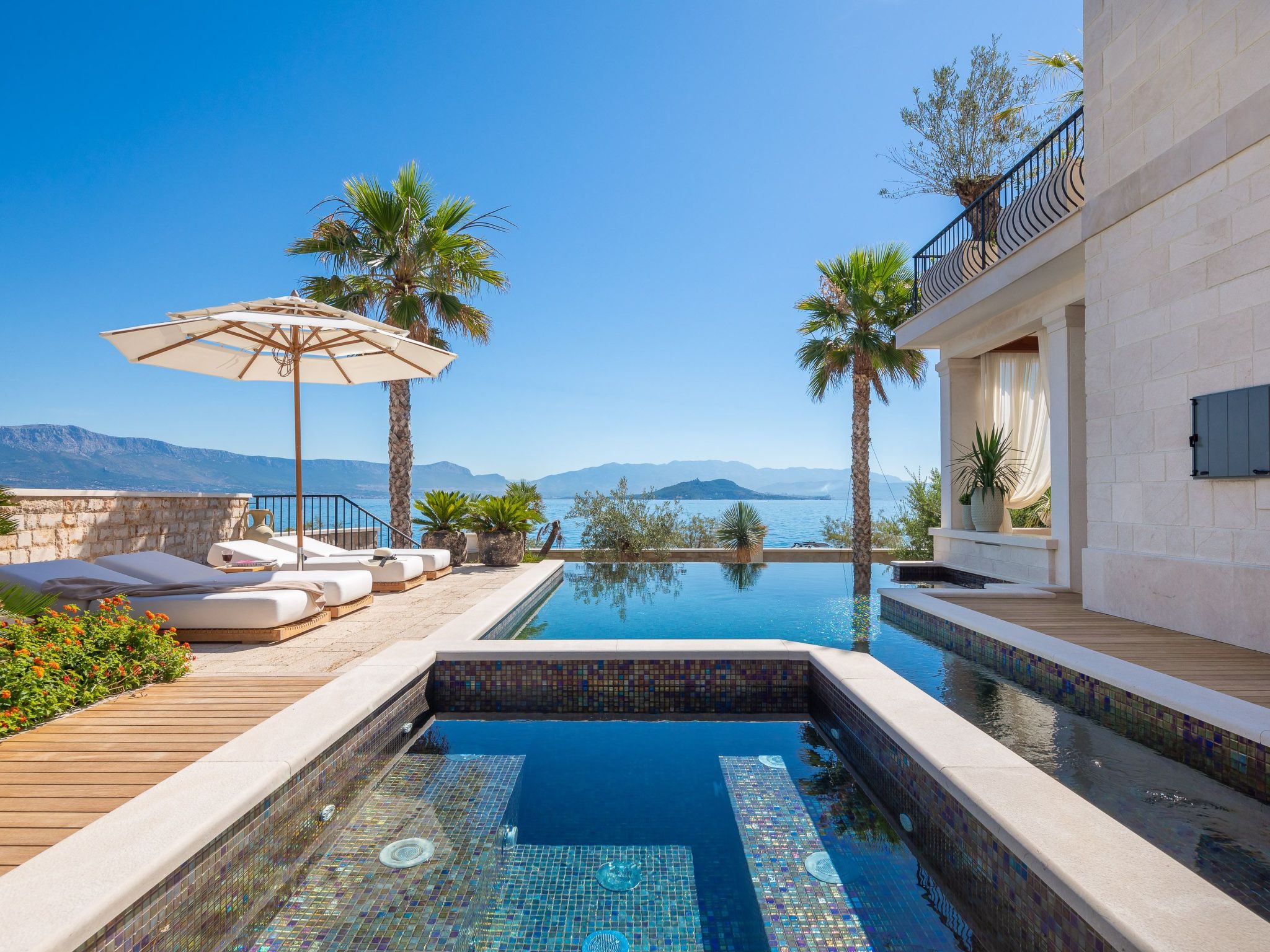 Villa L'orizzonte mit Außenküche in der Nähe von Trogir-Binnen