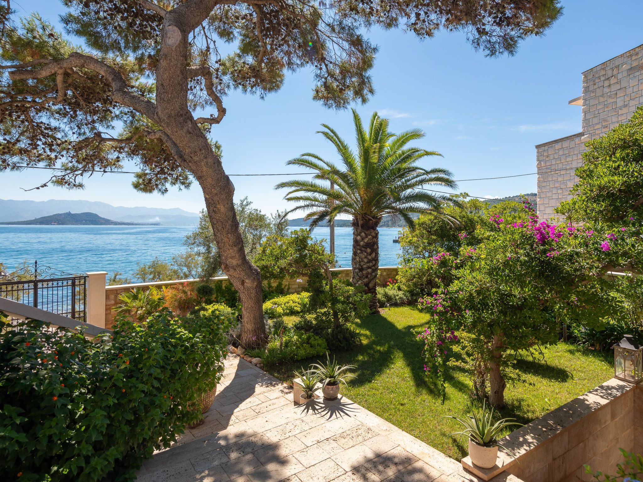 Villa L'orizzonte mit Außenküche in der Nähe von Trogir-Binnen