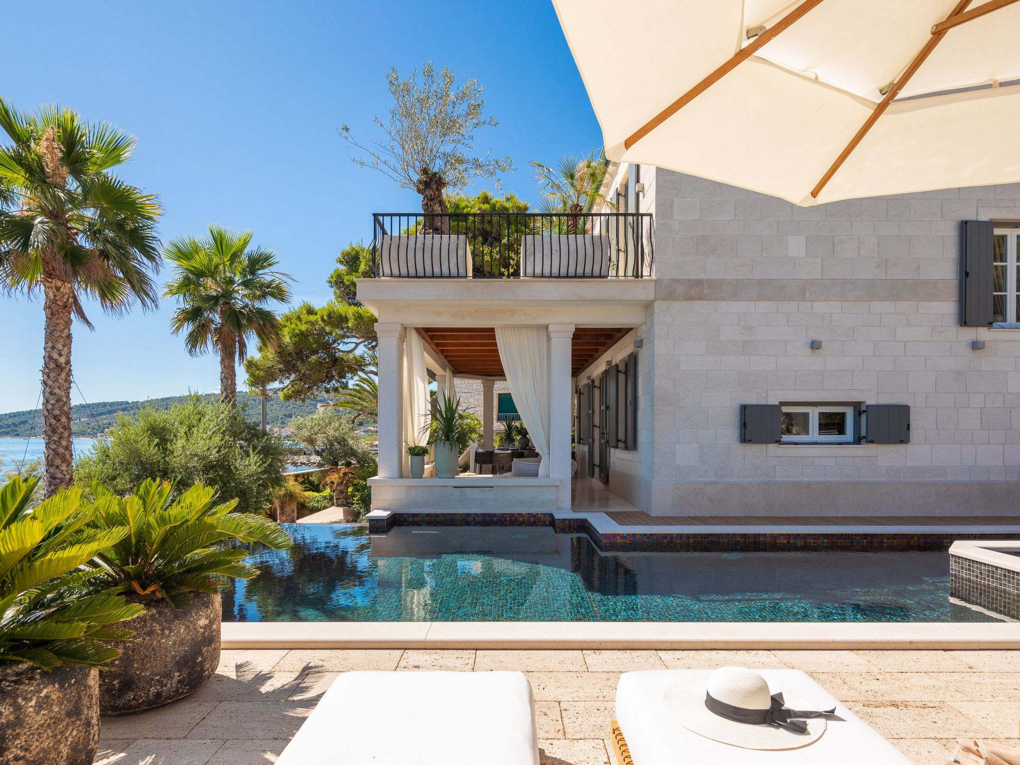 Villa L'orizzonte mit Außenküche in der Nähe von Trogir-Binnen