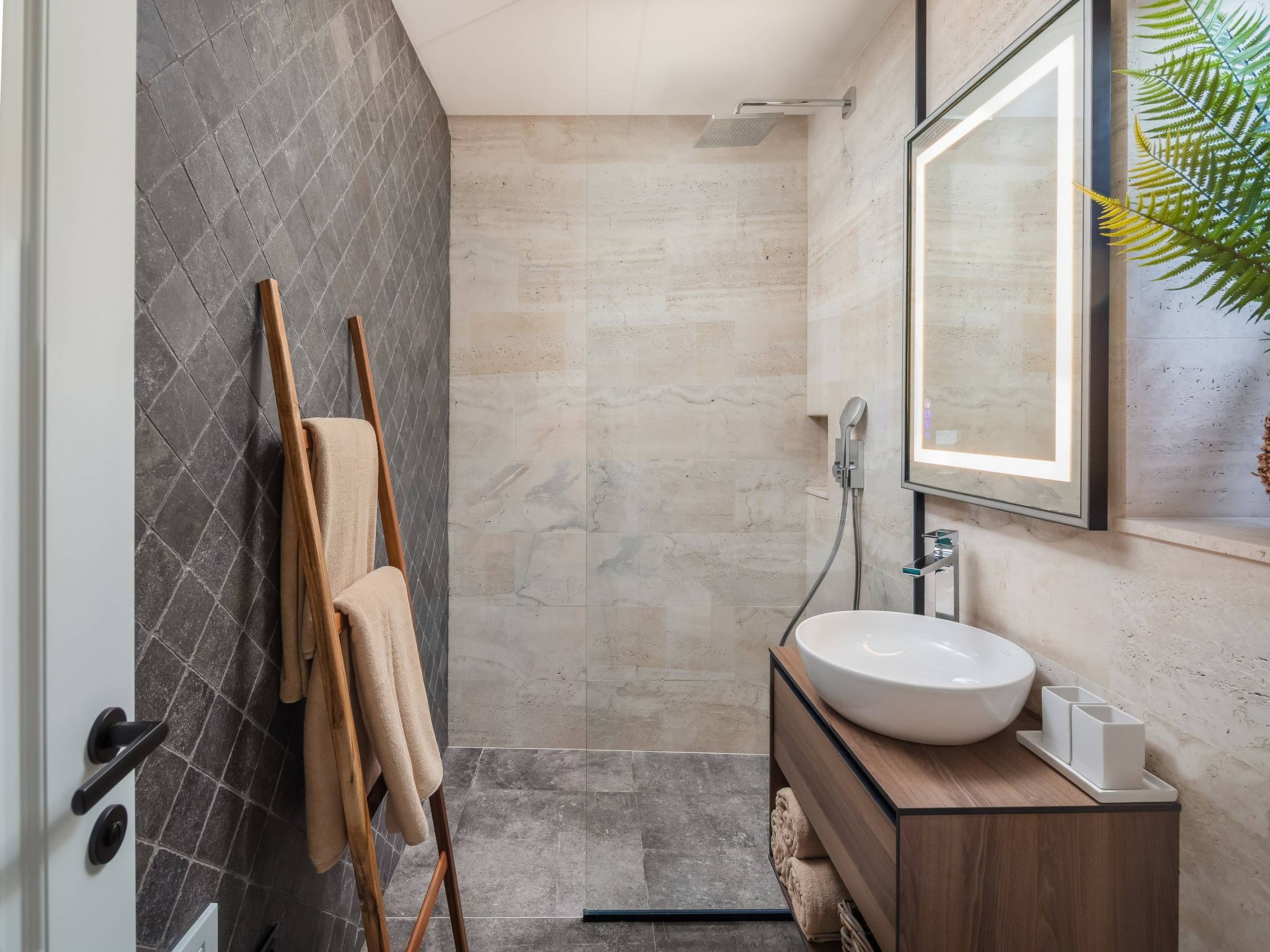 Villa L'orizzonte mit Außenküche in der Nähe von Trogir-Binnen