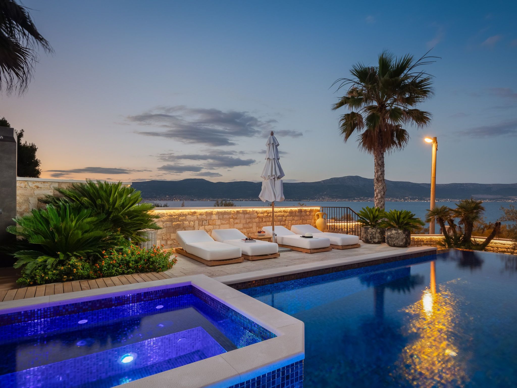 Villa L'orizzonte mit Außenküche in der Nähe von Trogir-Binnen