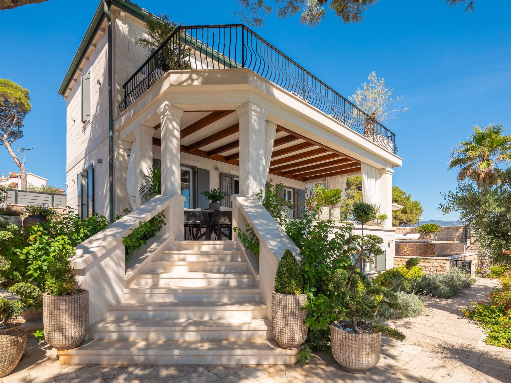 Villa L'orizzonte mit Außenküche in der Nähe von Trogir-Binnen
