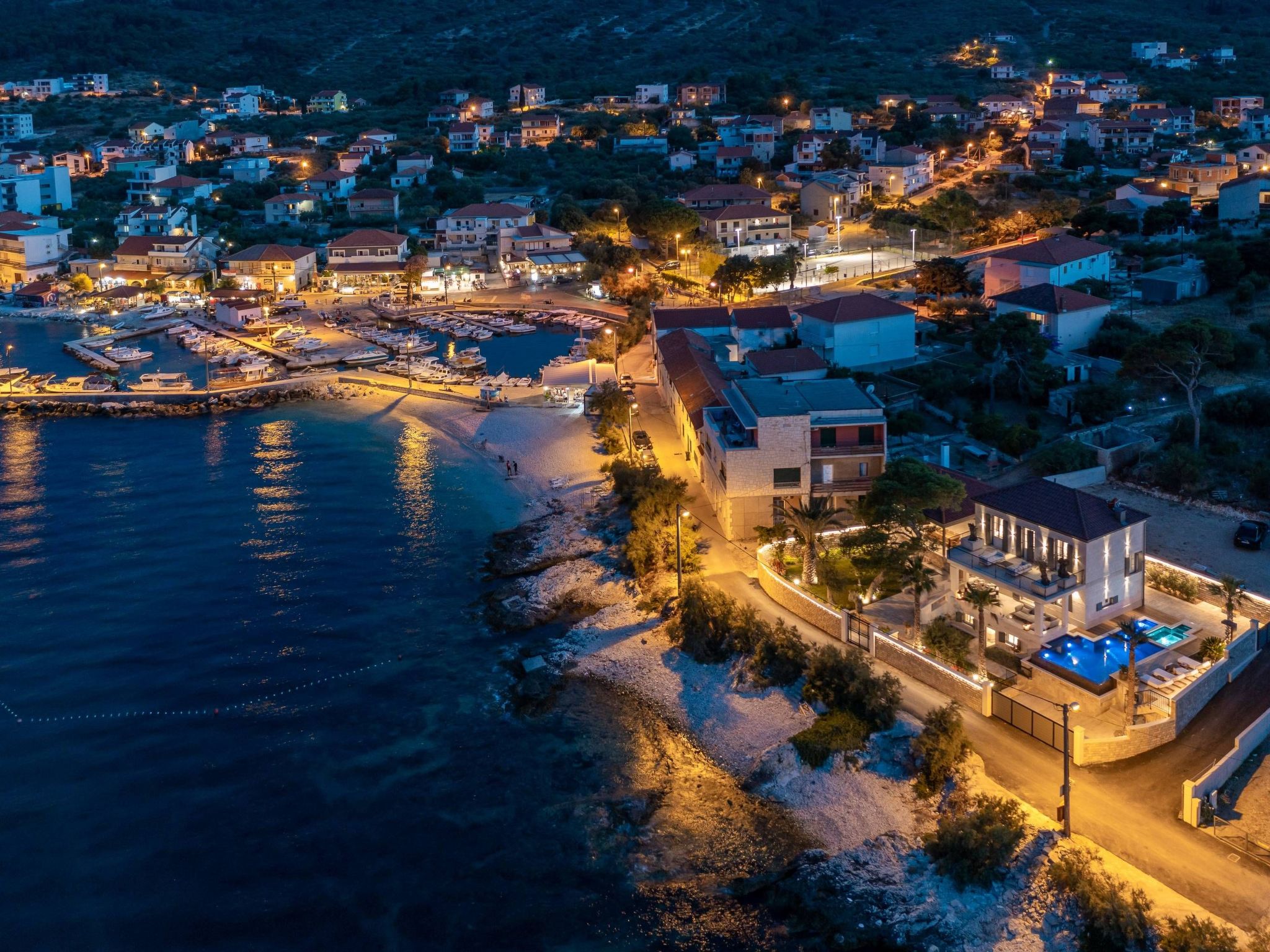 Villa L'orizzonte mit Außenküche in der Nähe von Trogir-Binnen