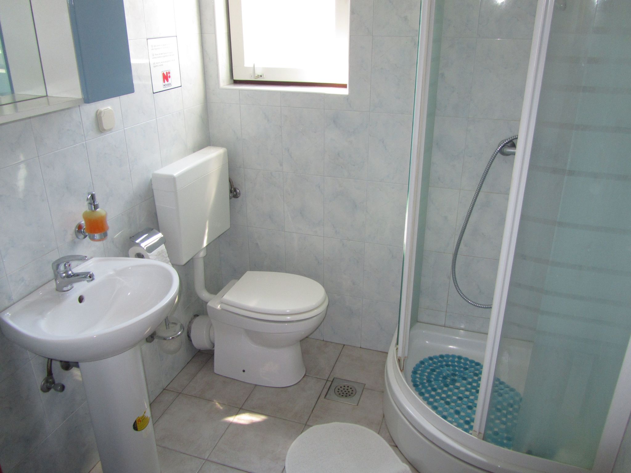 Über zwei Etagen mit Garten, Terrasse und zwei Balkonen-Binnen