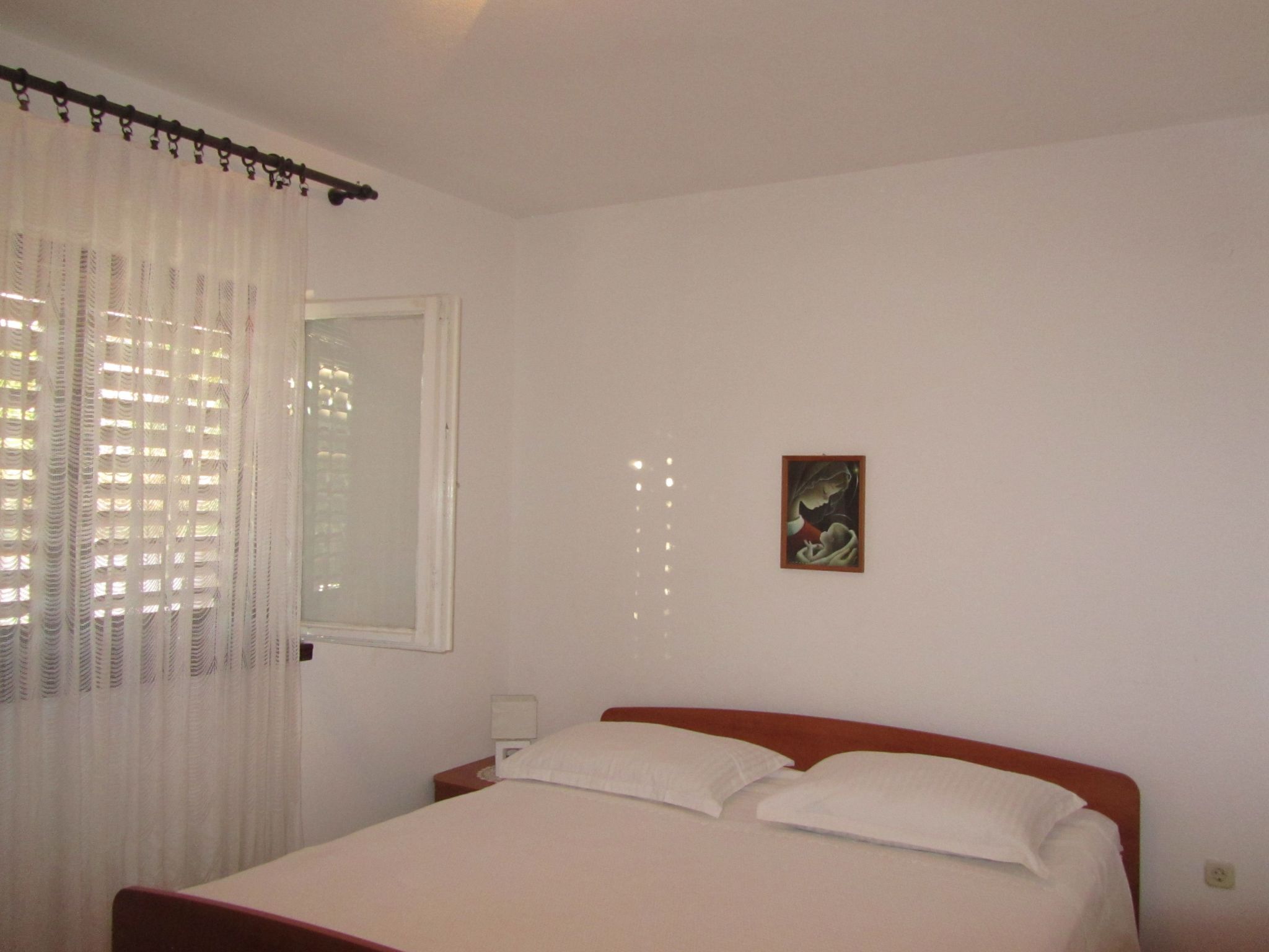 Über zwei Etagen mit Garten, Terrasse und zwei Balkonen-Binnen