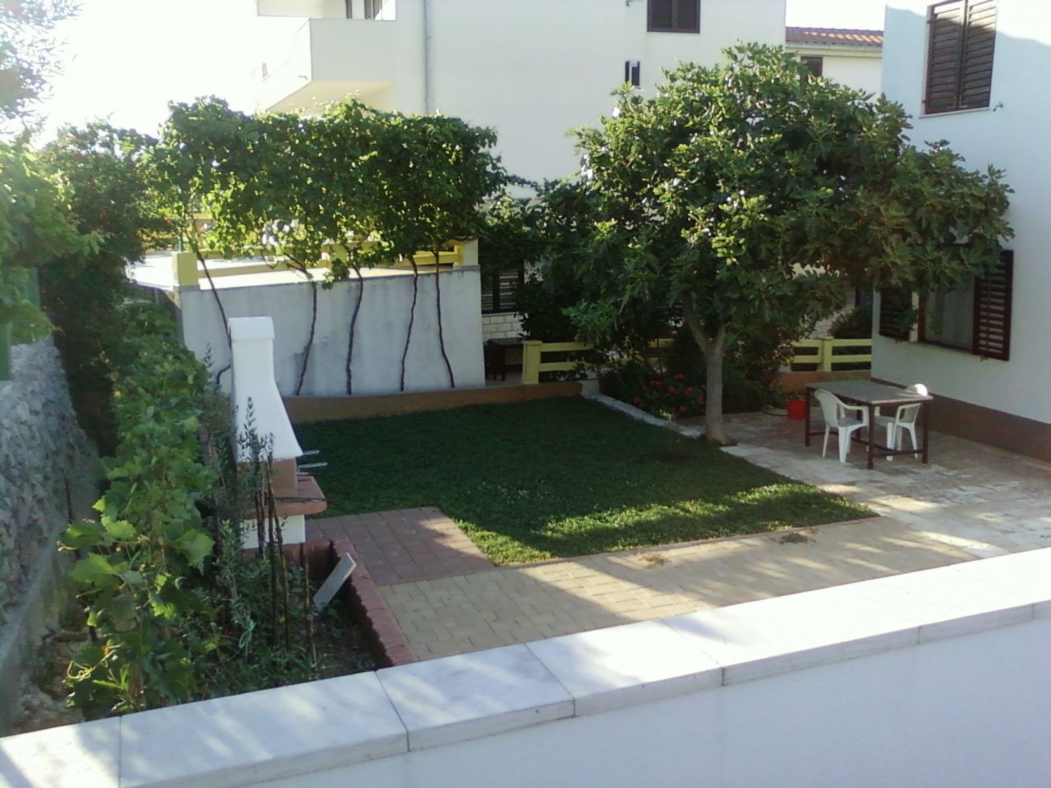 Über zwei Etagen mit Garten, Terrasse und zwei Balkonen-Buiten