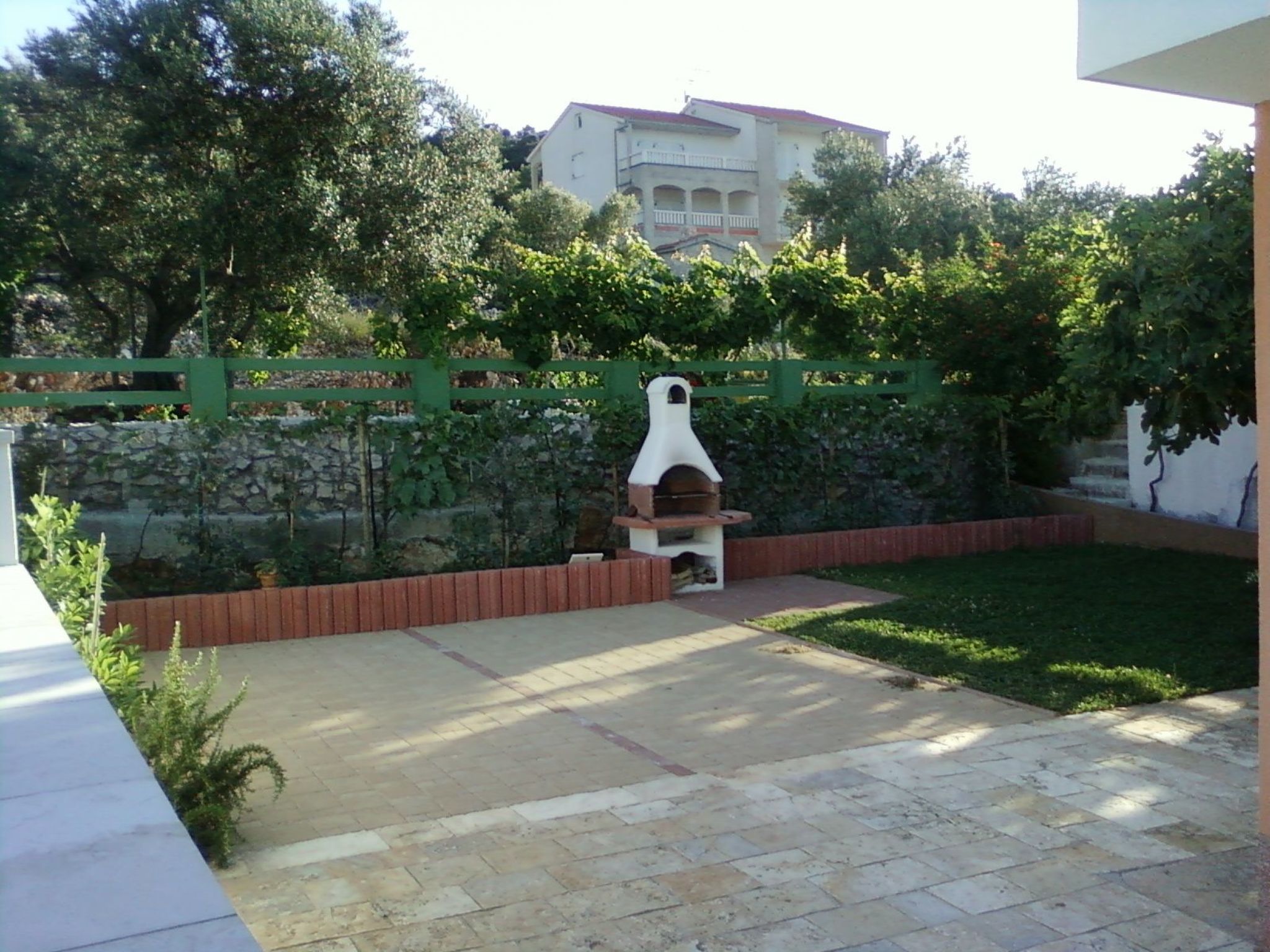 Über zwei Etagen mit Garten, Terrasse und zwei Balkonen-Buiten