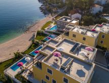 Luxe villa aan zee met privézwembad, fitness en 6 suites in Trogir-Slatine - thumbnail 3
