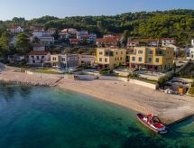 Luxe villa aan zee met privézwembad, fitness en 6 suites in Trogir-Slatine - thumbnail 5
